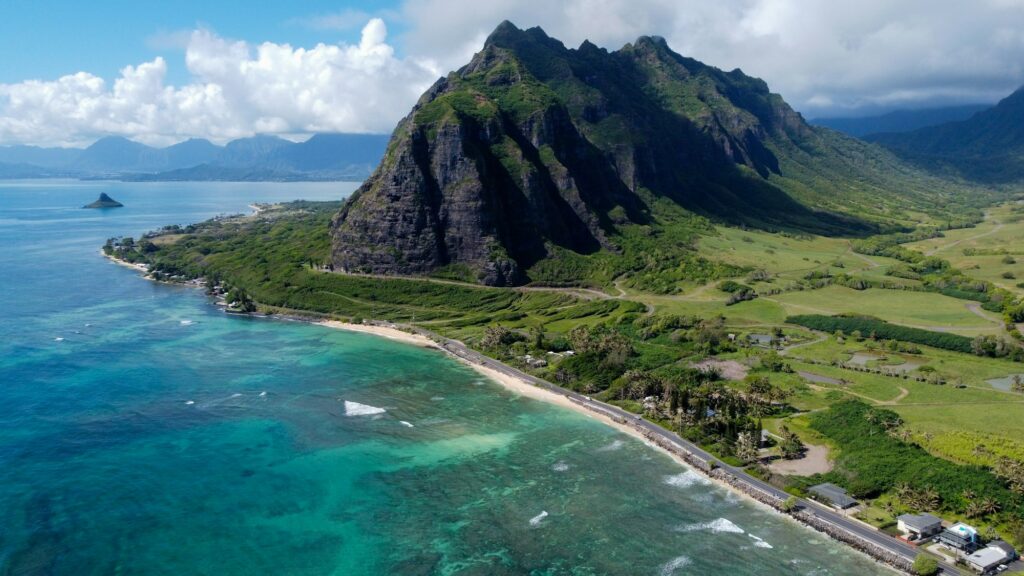 Windward Oahu mountains beside the ocean
