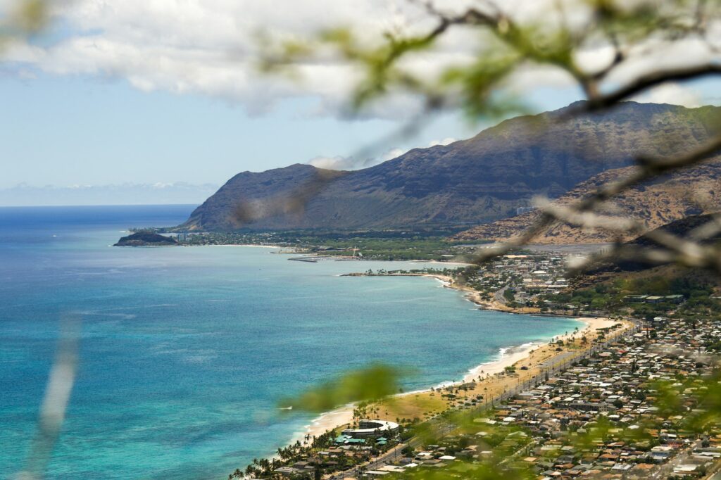 Waianae mountains beside the ocean